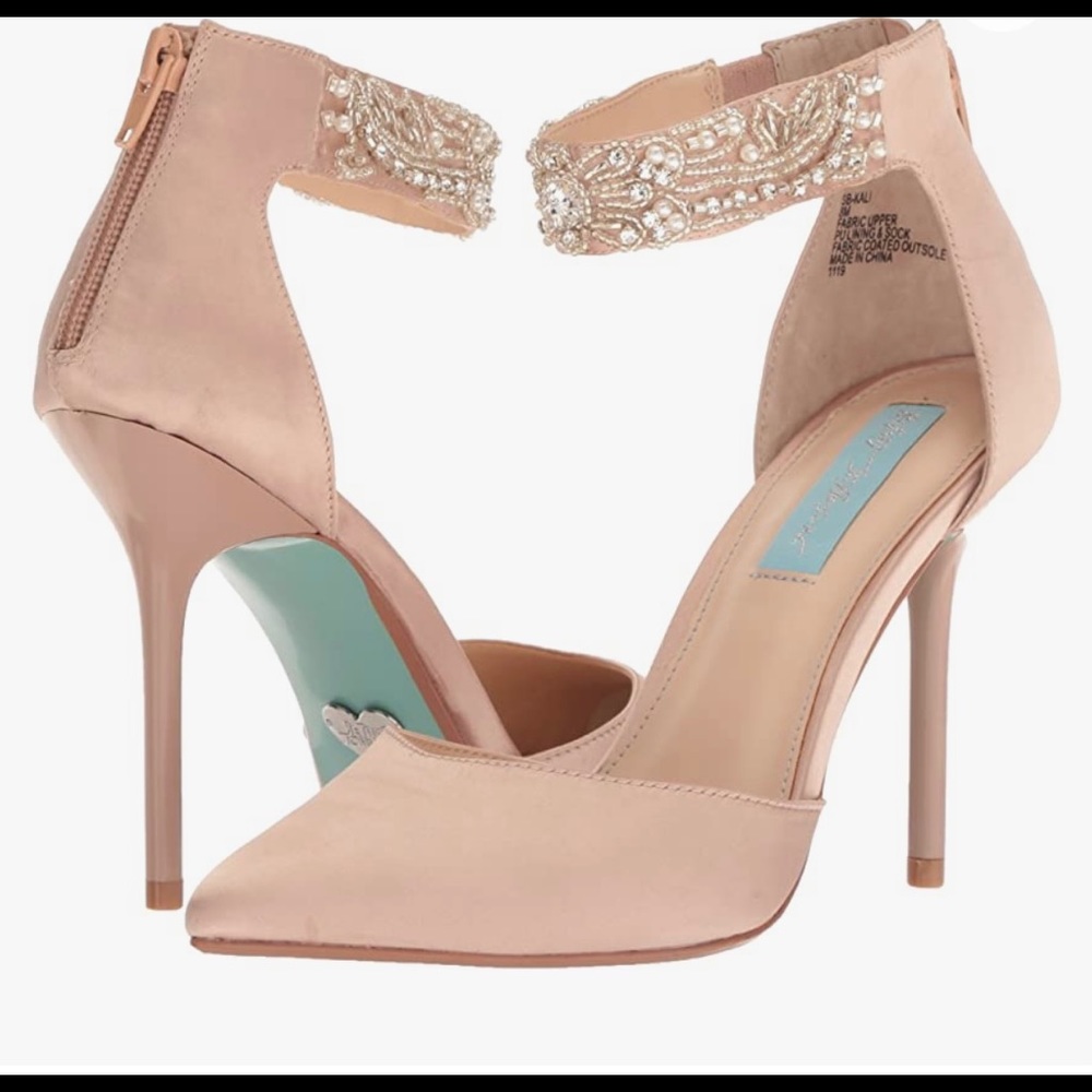 Betsy Johnson Kali pump in Nude